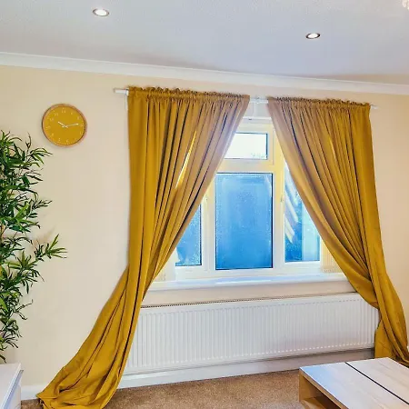 Cambridge Apartment At St Neot Eaton Socon Exterior foto